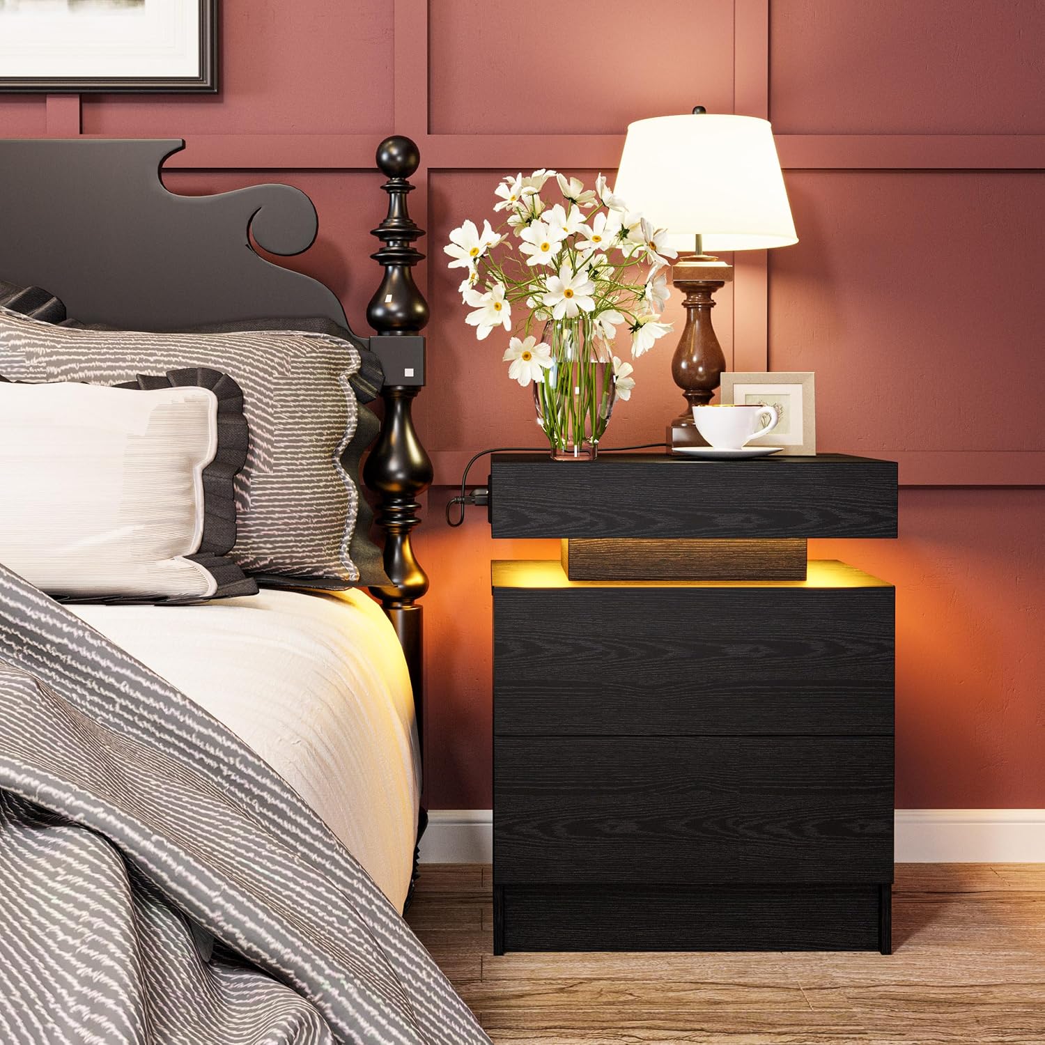 Likimio Nightstand
