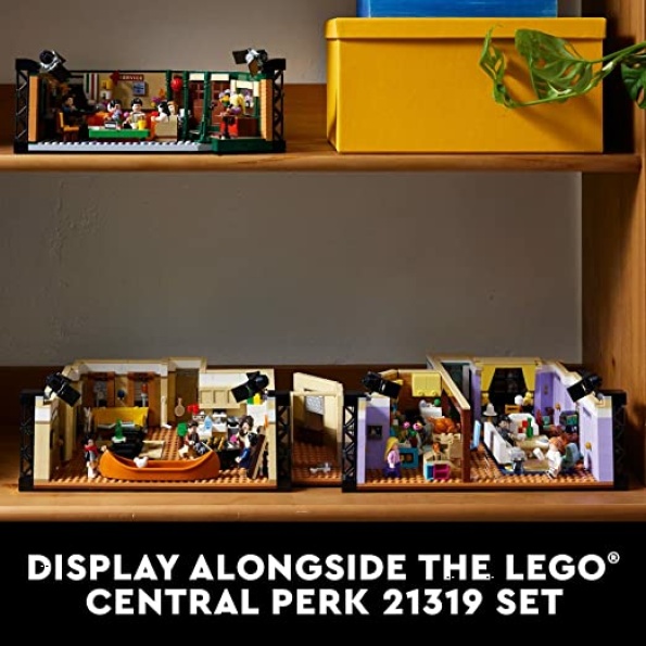 LEGO Icons The Friends Apartments 10292, TV Show Series Iconic Detailed Model, Collectors Building Set with 7 Minifigures - Image 6