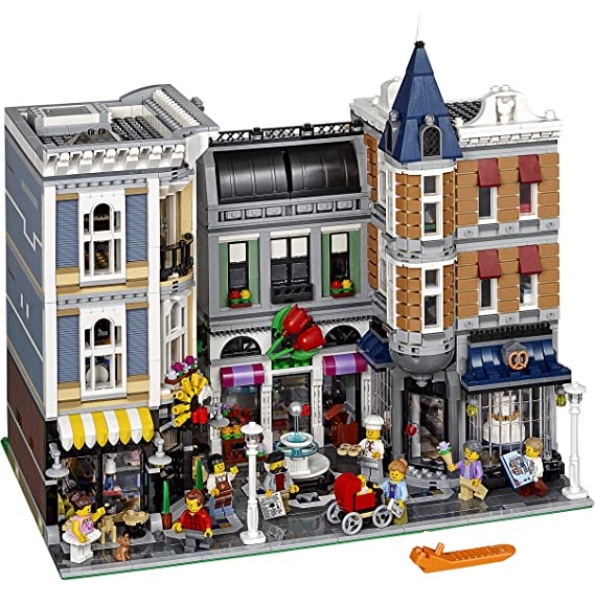 LEGO Creator Expert Assembly Square 10255 Building Kit (4002 Pieces) - Image 2